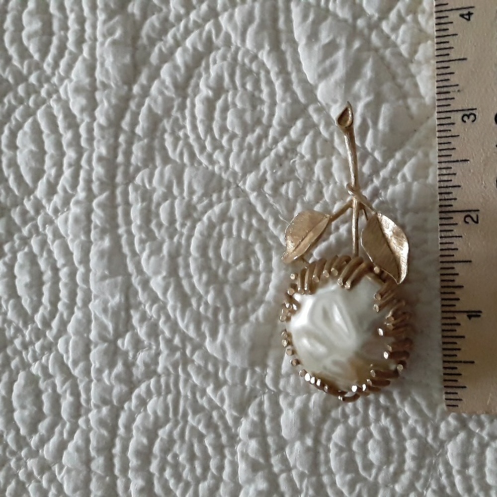 Vintage  Sarah Coventry  Brooch